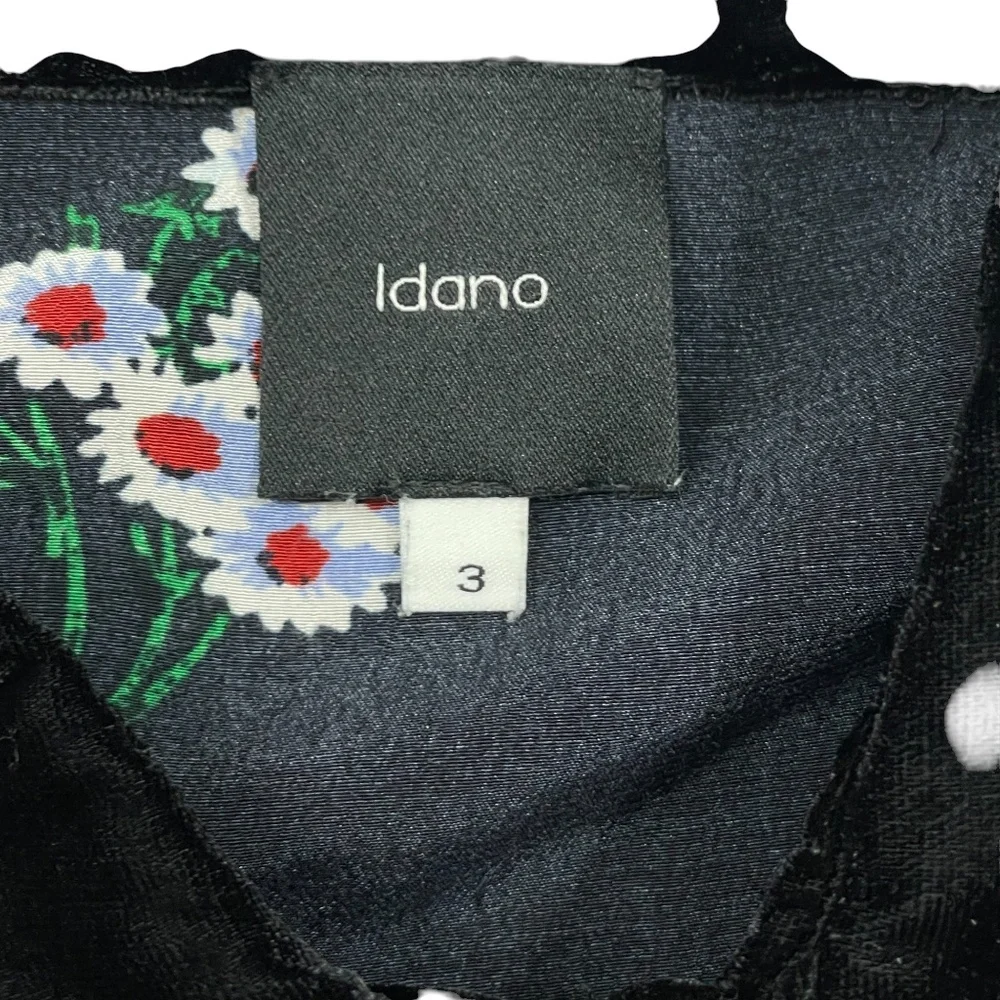 Idano 3 Floral Button Down Blouse Black Velour Collar‎ Covered Buttons